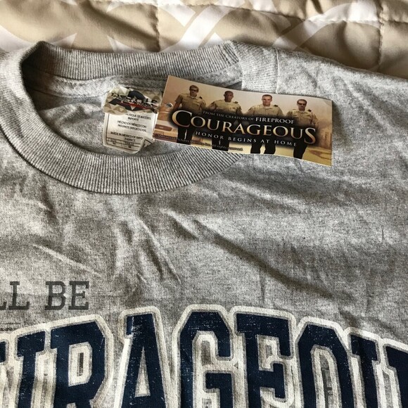 Men’s Courageous T-shirt Size Medium - Picture 3 of 5